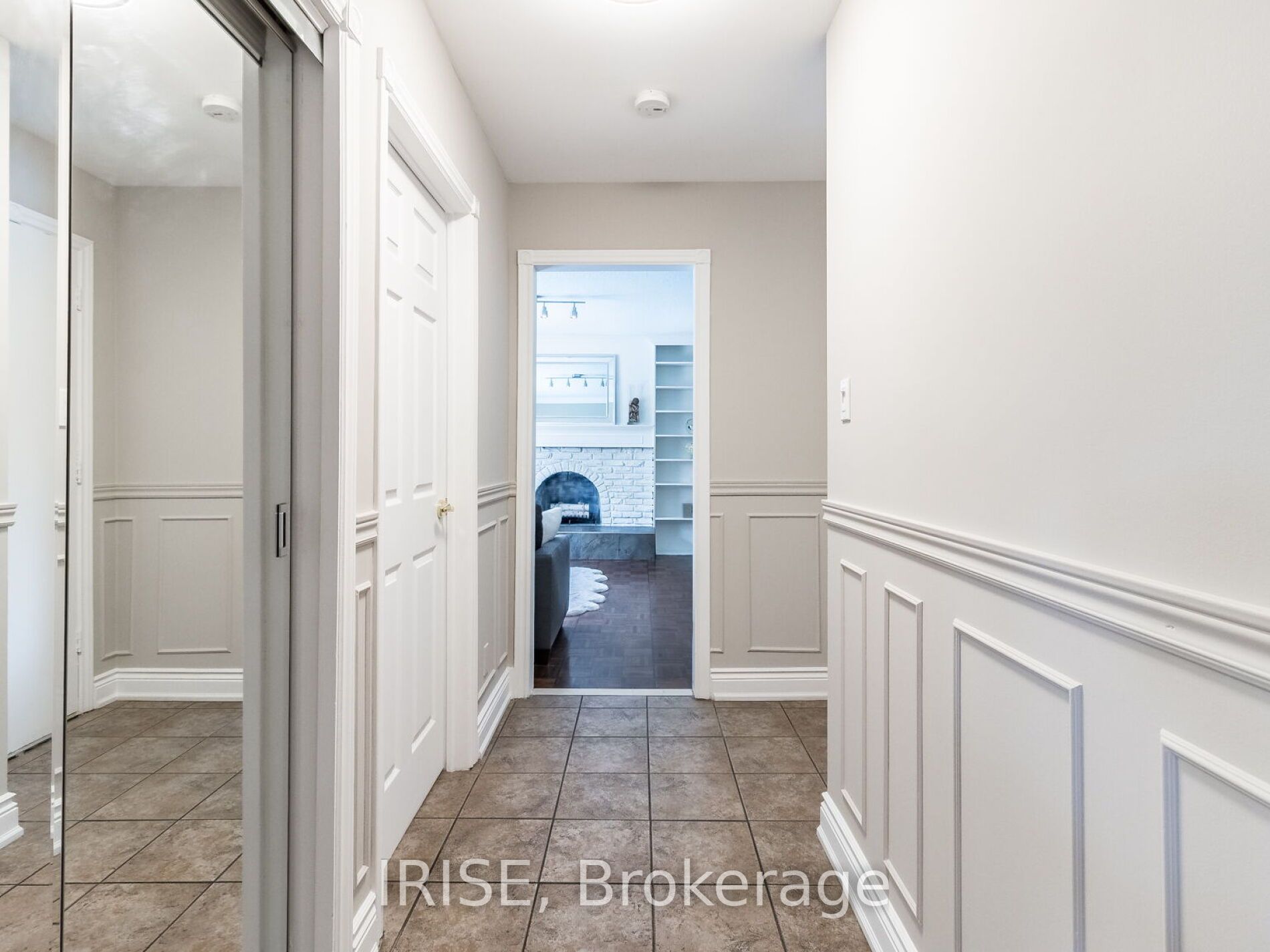 2036 Kawartha Cres