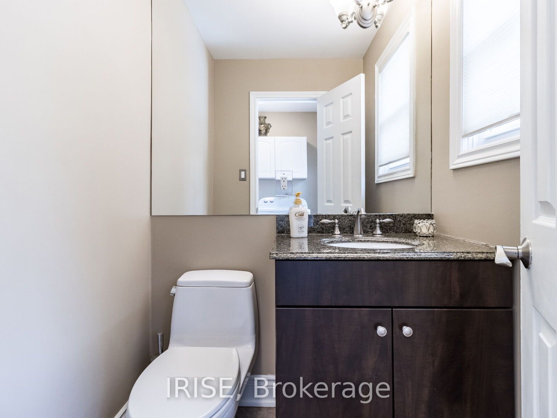 2036 Kawartha Cres