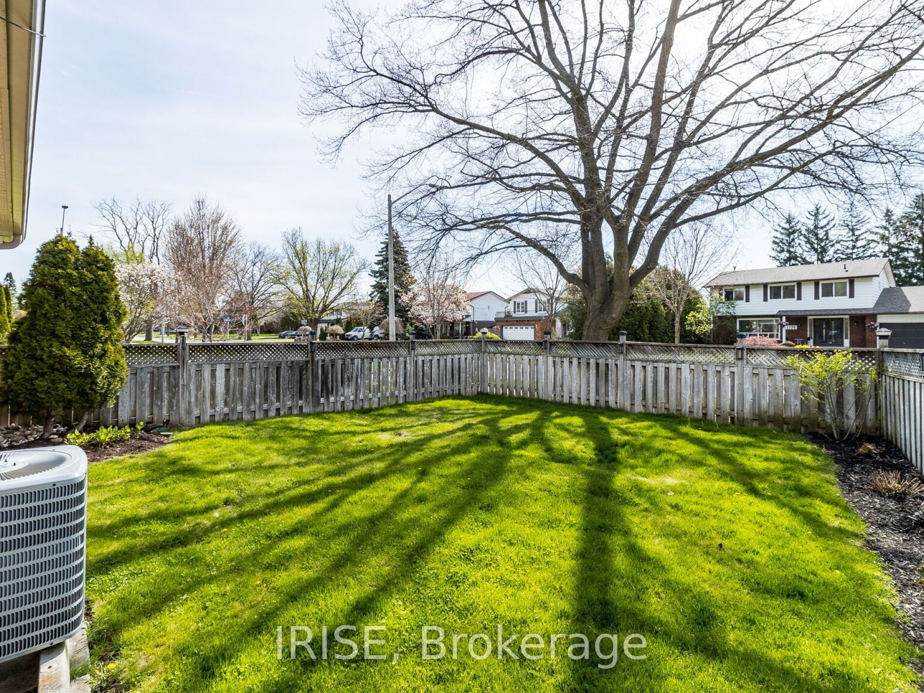 2036 Kawartha Cres