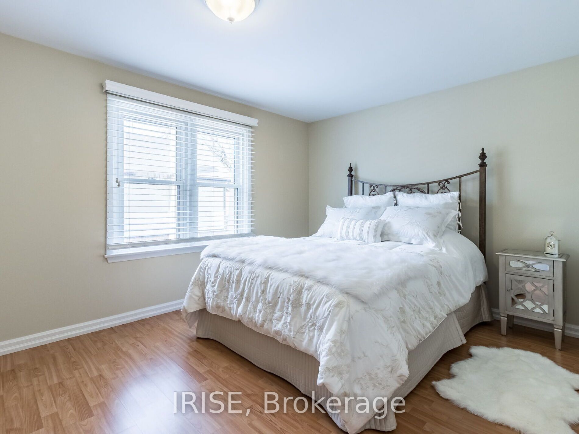 2036 Kawartha Cres