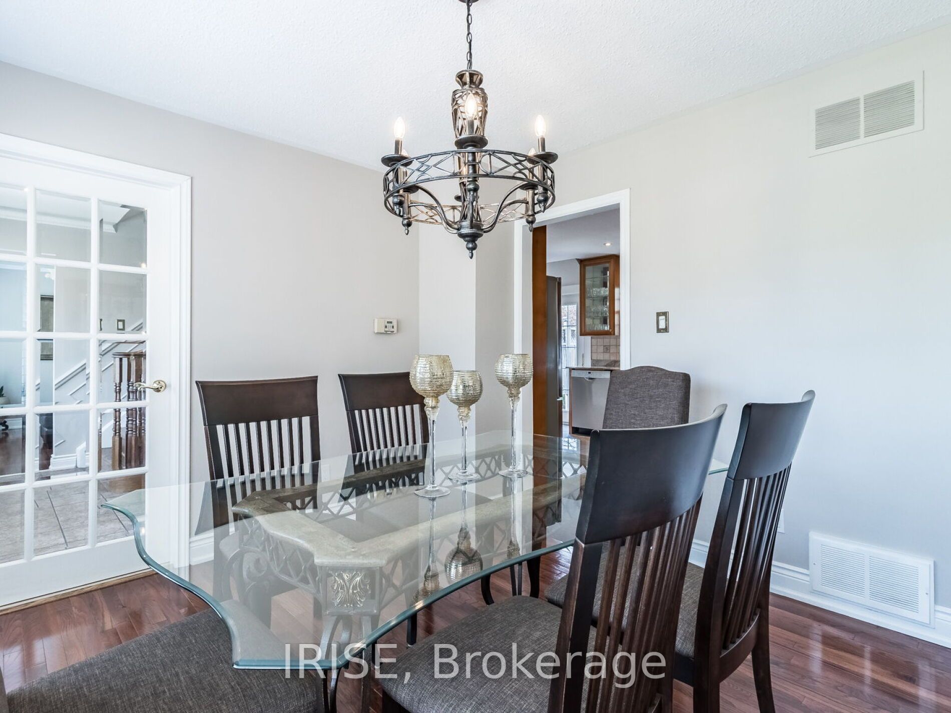 2036 Kawartha Cres
