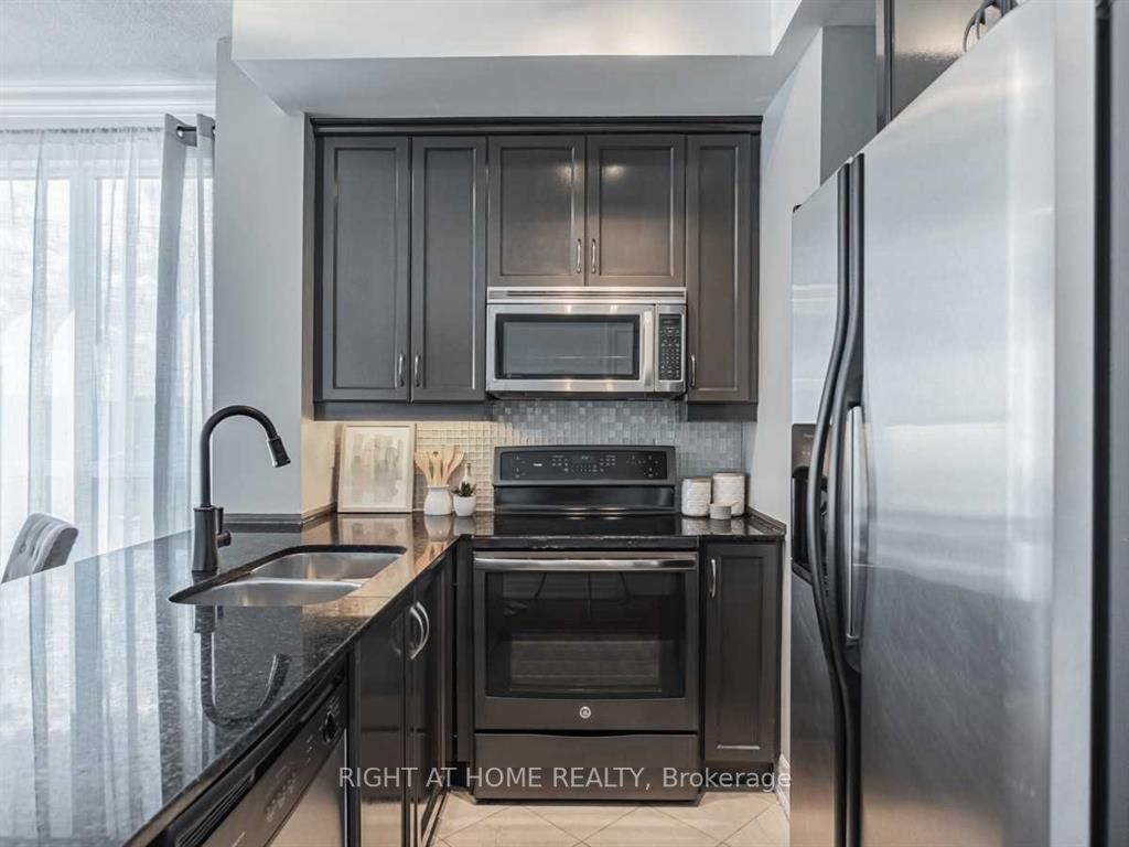 2087 Lake Shore Blvd W, #207