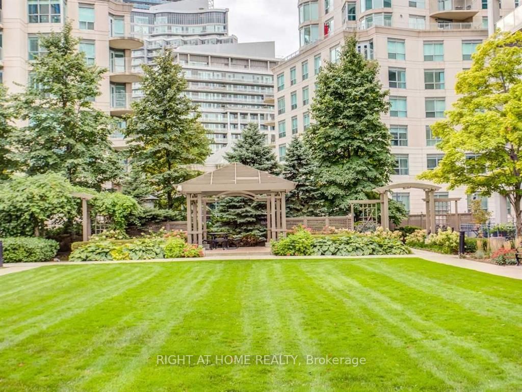 2087 Lake Shore Blvd W, #207