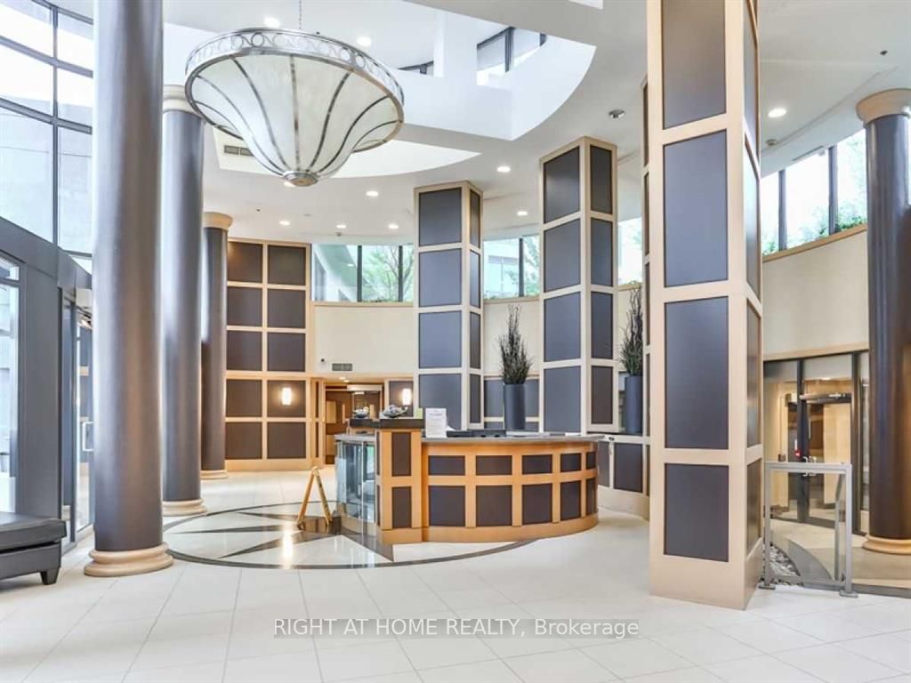 2087 Lake Shore Blvd W, #207