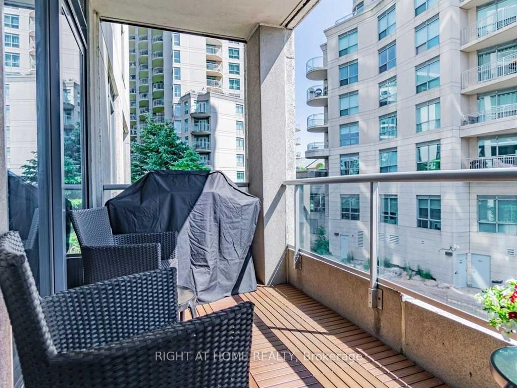 2087 Lake Shore Blvd W, #207