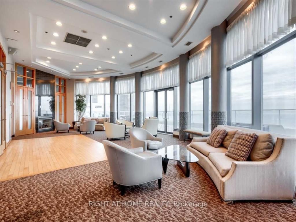 2087 Lake Shore Blvd W, #207