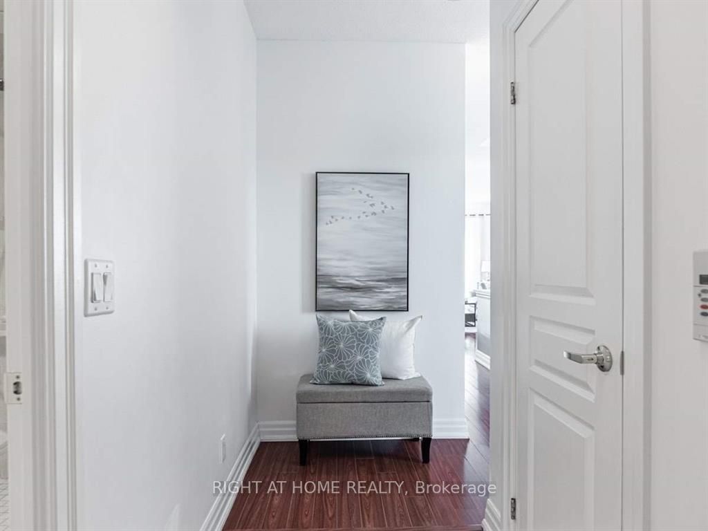 2087 Lake Shore Blvd W, #207