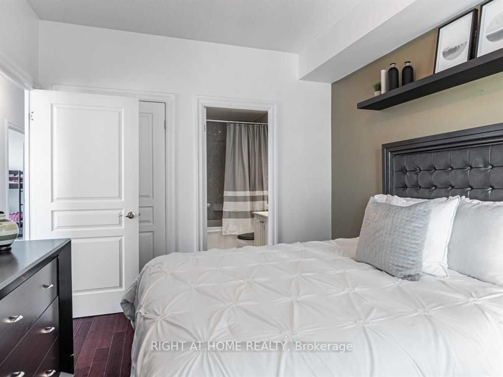 2087 Lake Shore Blvd W, #207