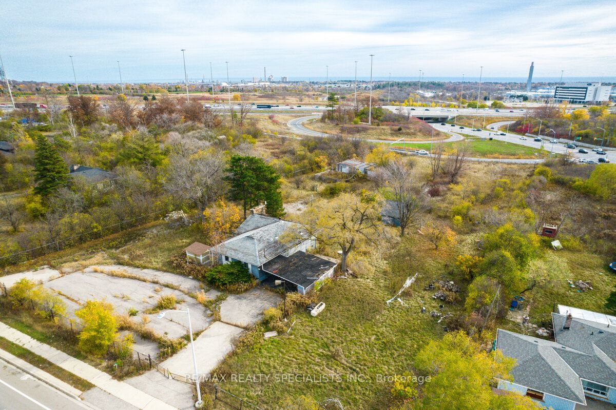 2036 Upper Middle Road E