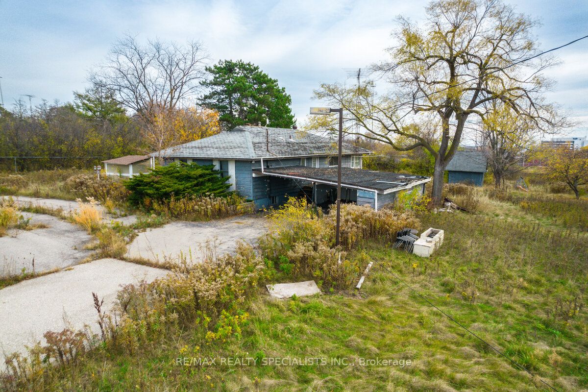 2036 Upper Middle Road E