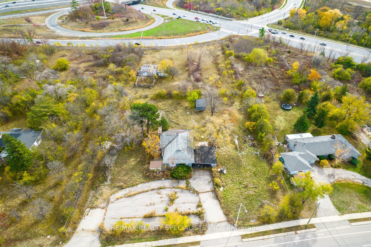 2036 Upper Middle Road E