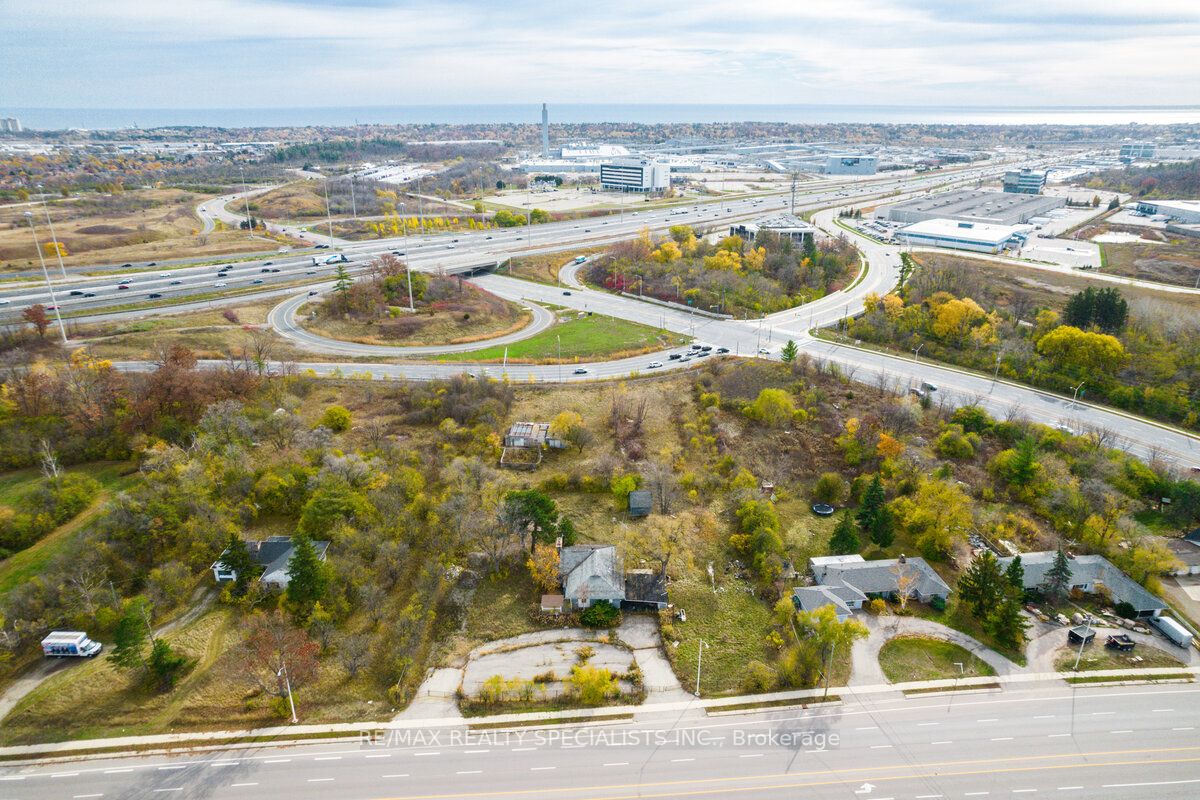 2036 Upper Middle Road E