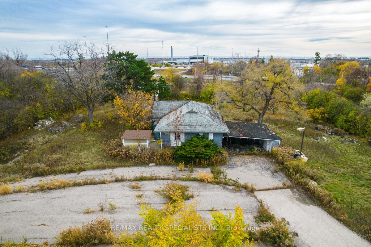 2036 Upper Middle Road E