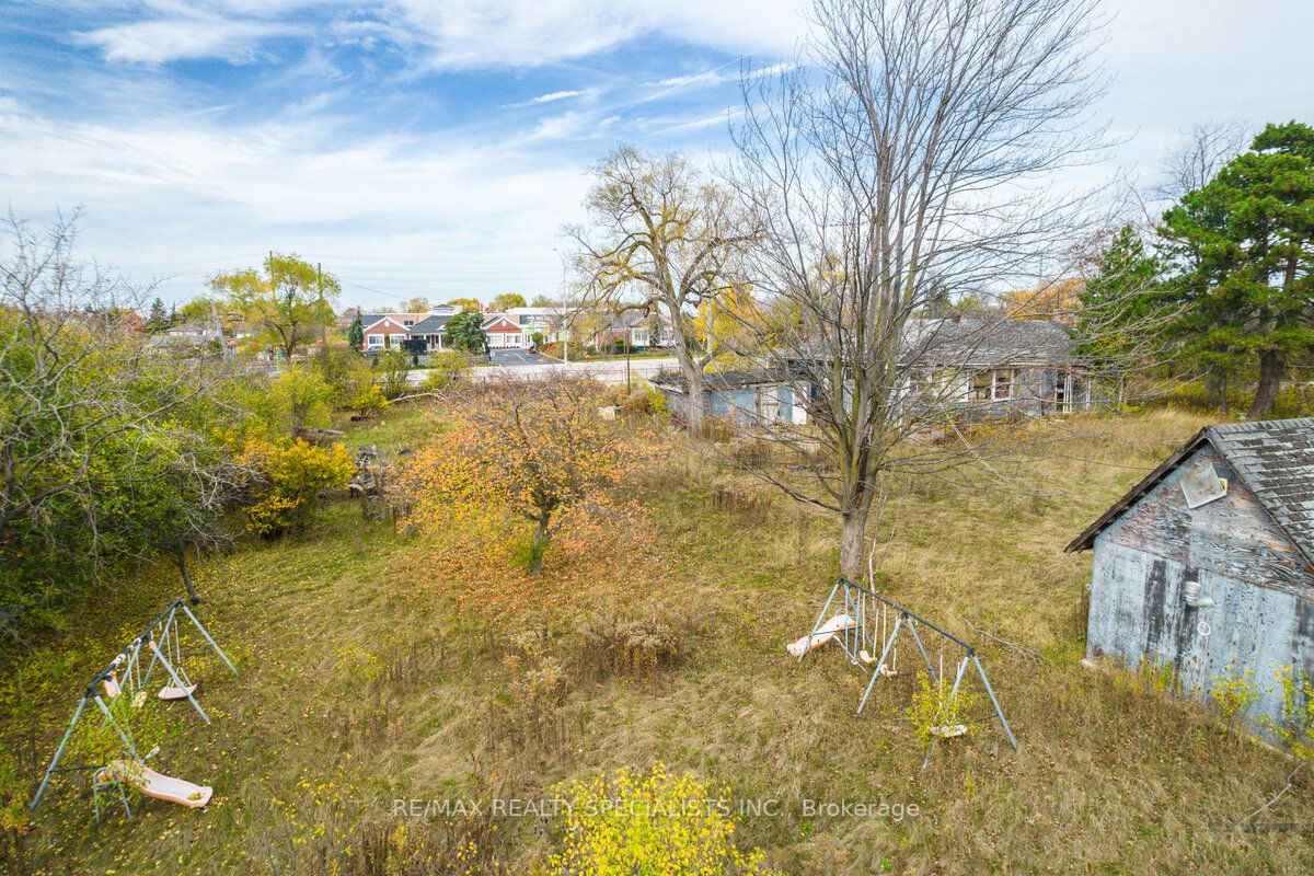 2036 Upper Middle Road E