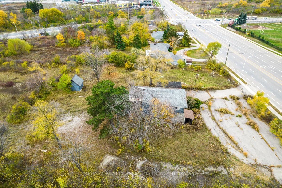 2036 Upper Middle Road E