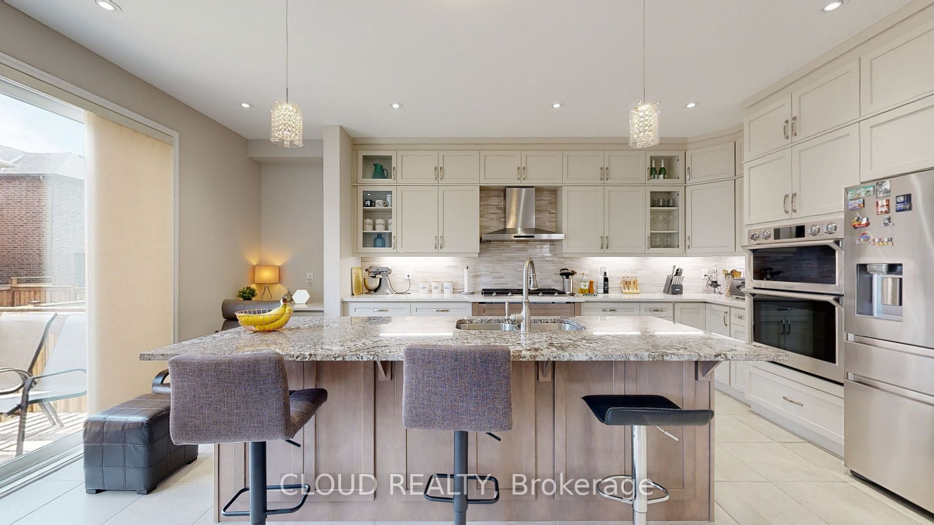 824 Sumac Cres