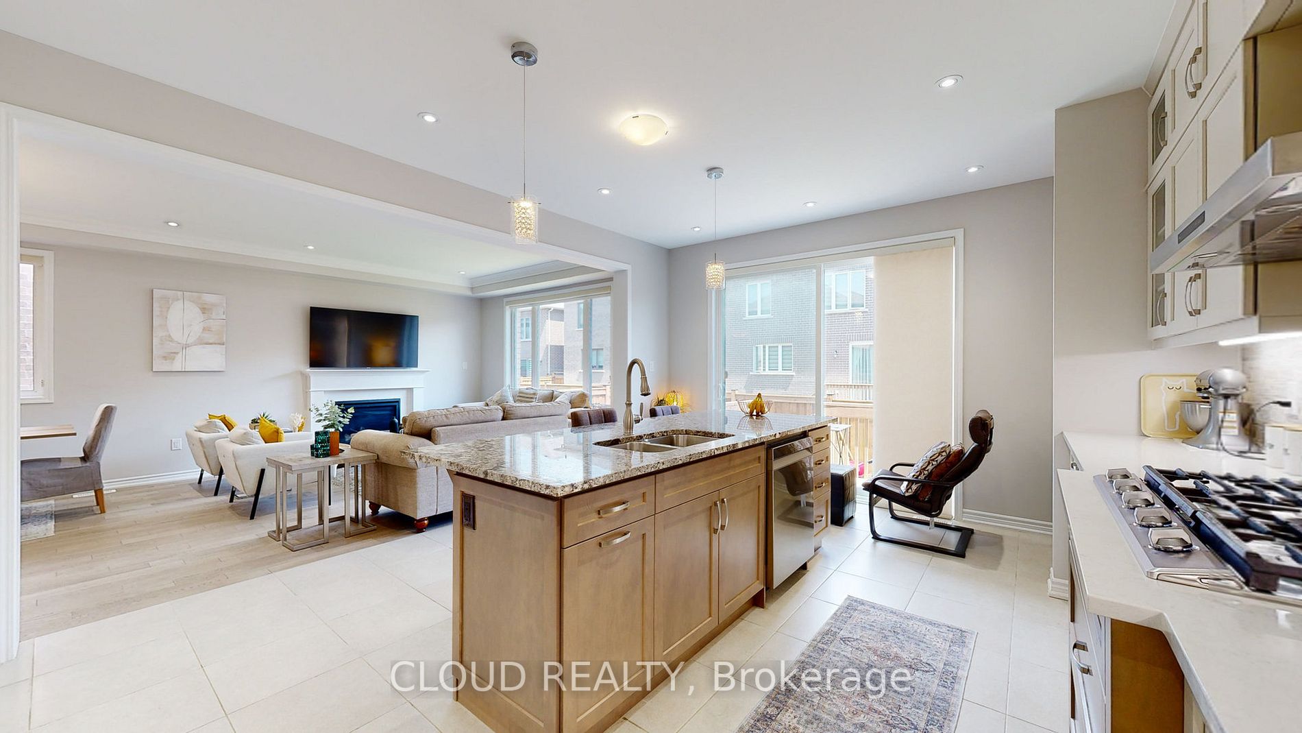 824 Sumac Cres