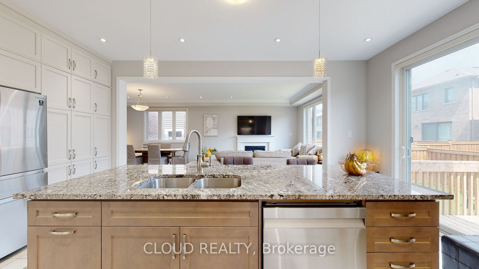 824 Sumac Cres