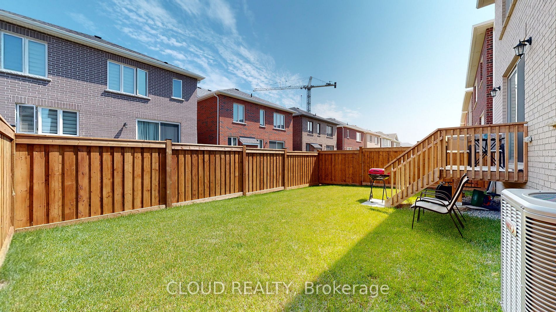 824 Sumac Cres