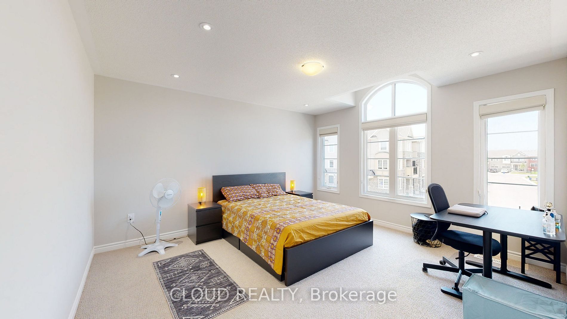 824 Sumac Cres