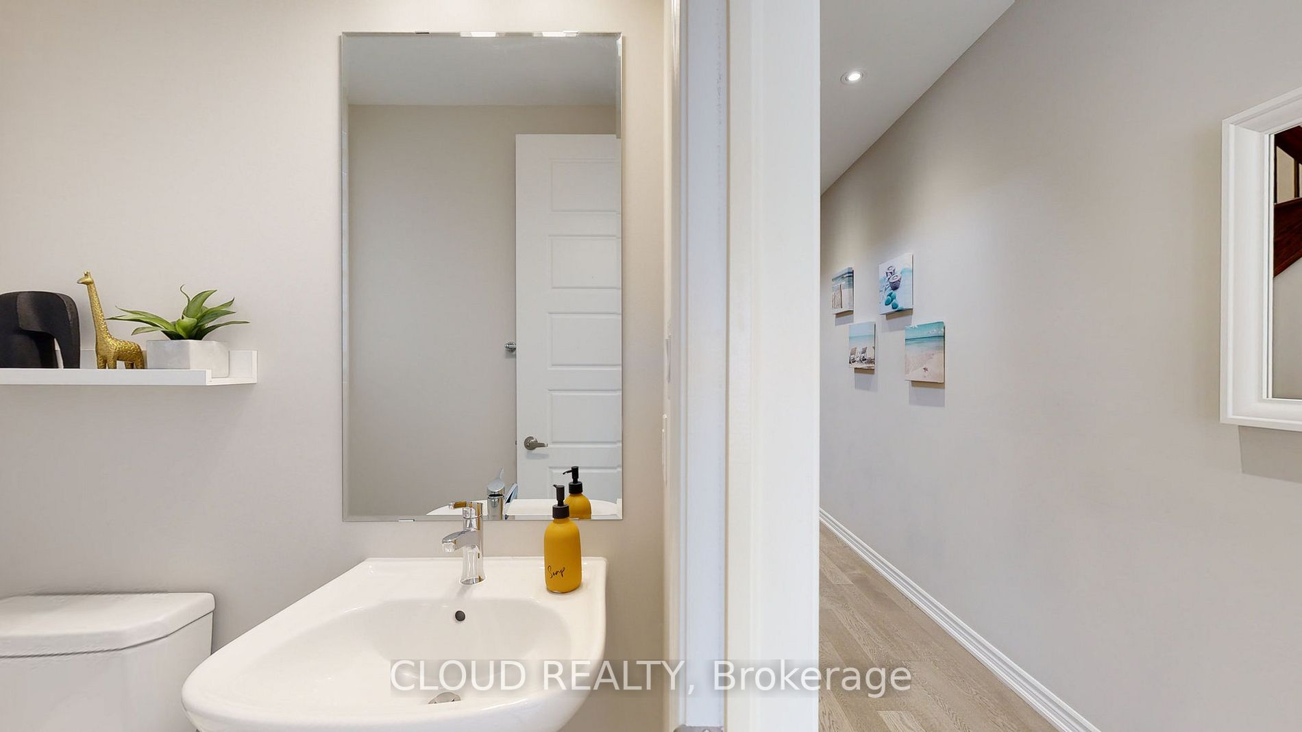 824 Sumac Cres