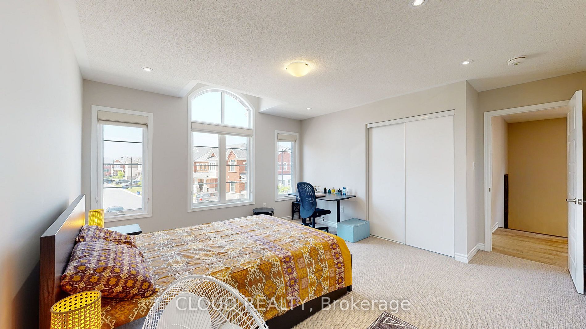 824 Sumac Cres