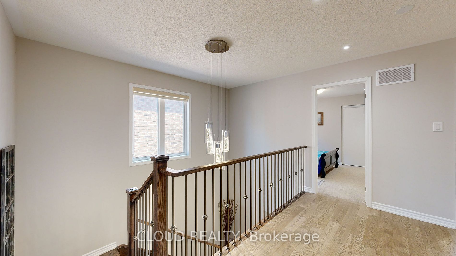 824 Sumac Cres