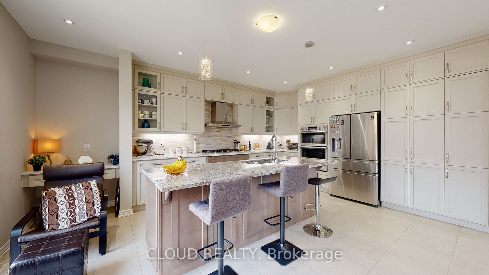 824 Sumac Cres
