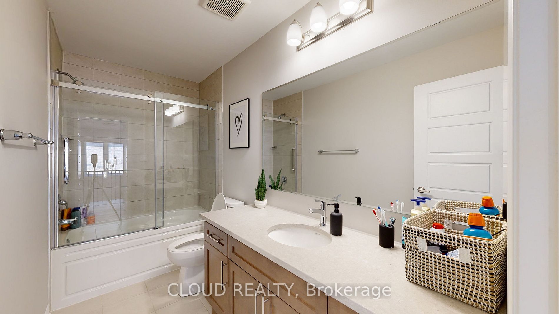 824 Sumac Cres