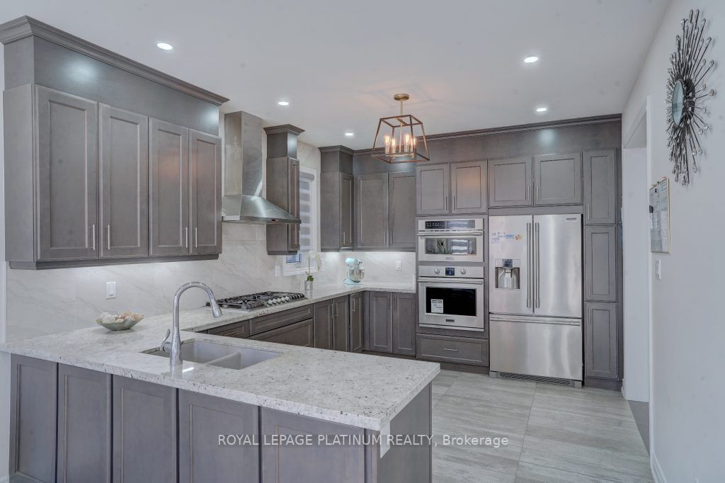 66 Monarch Dr