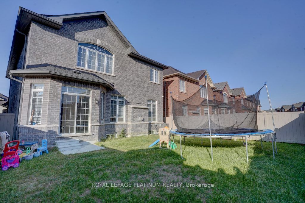 66 Monarch Dr