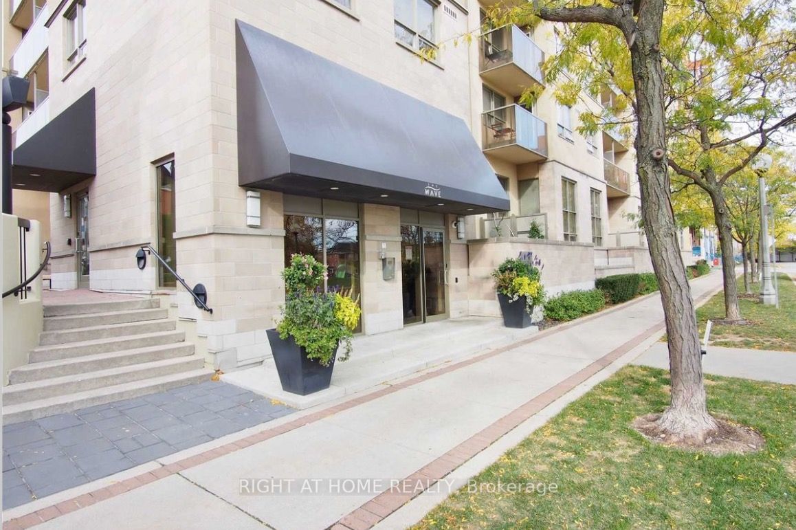 4 Elsinore Path, #203
