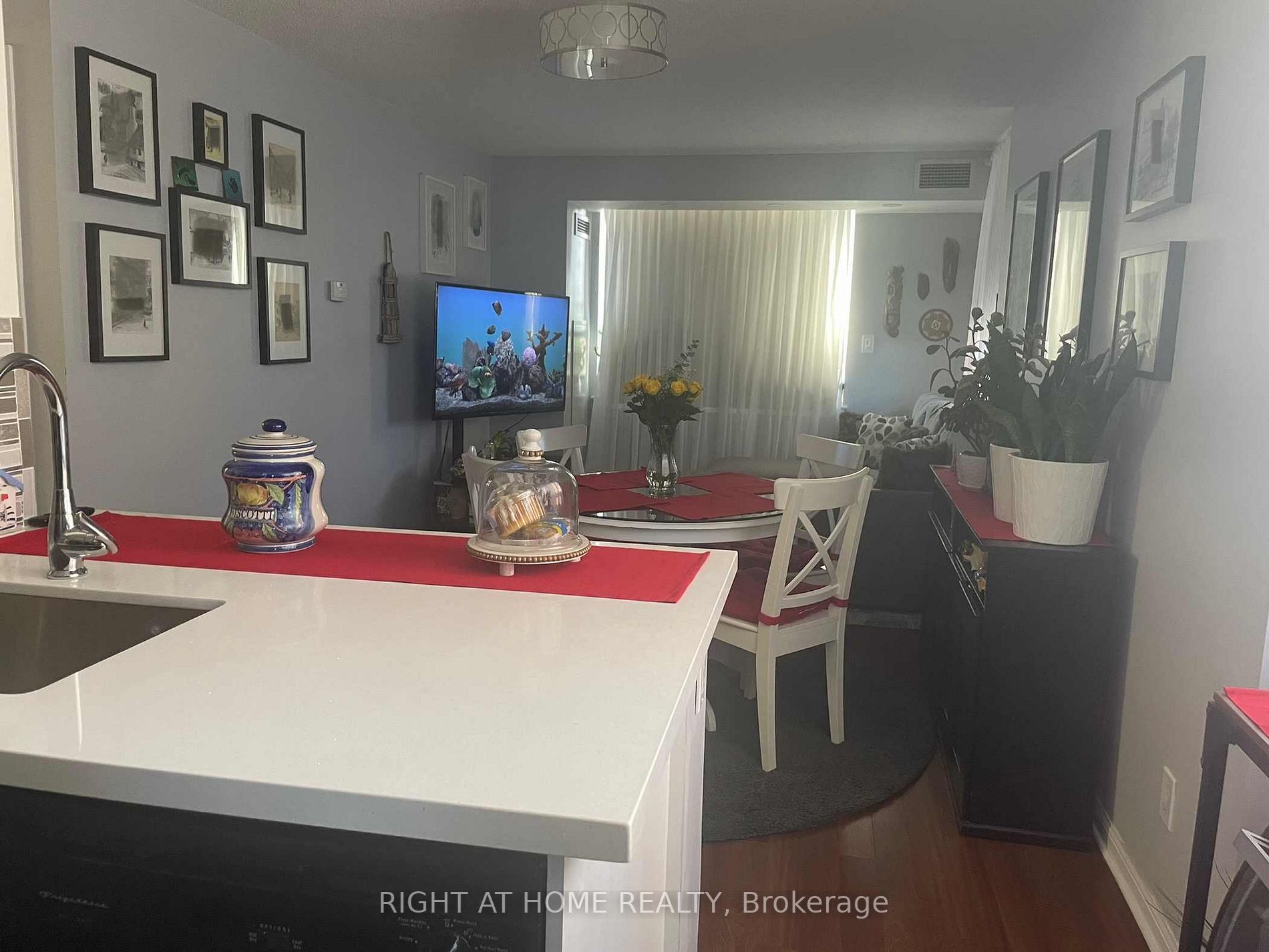 4 Elsinore Path, #203