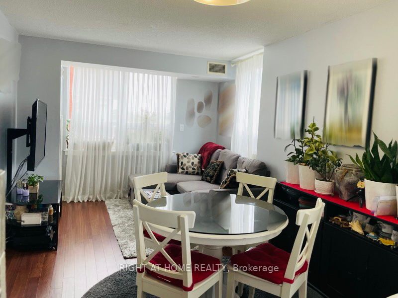 4 Elsinore Path, #203