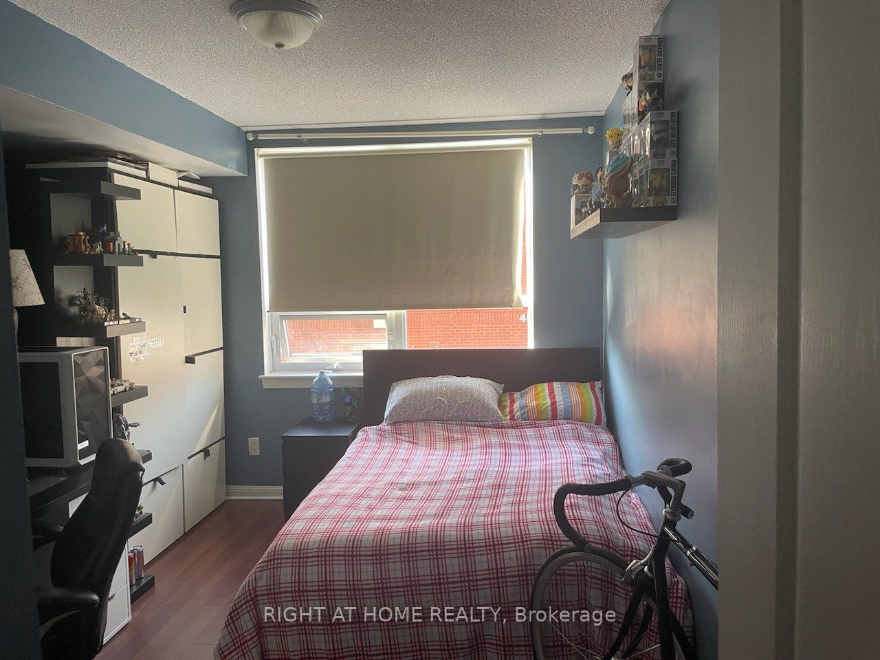 4 Elsinore Path, #203