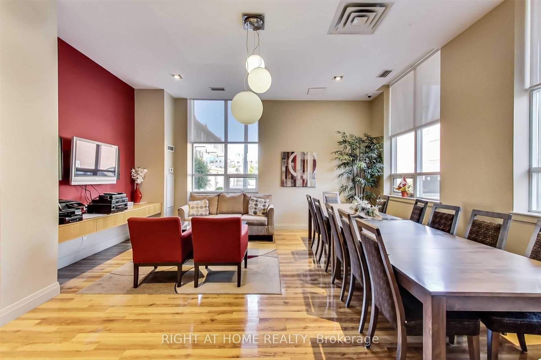 4 Elsinore Path, #203
