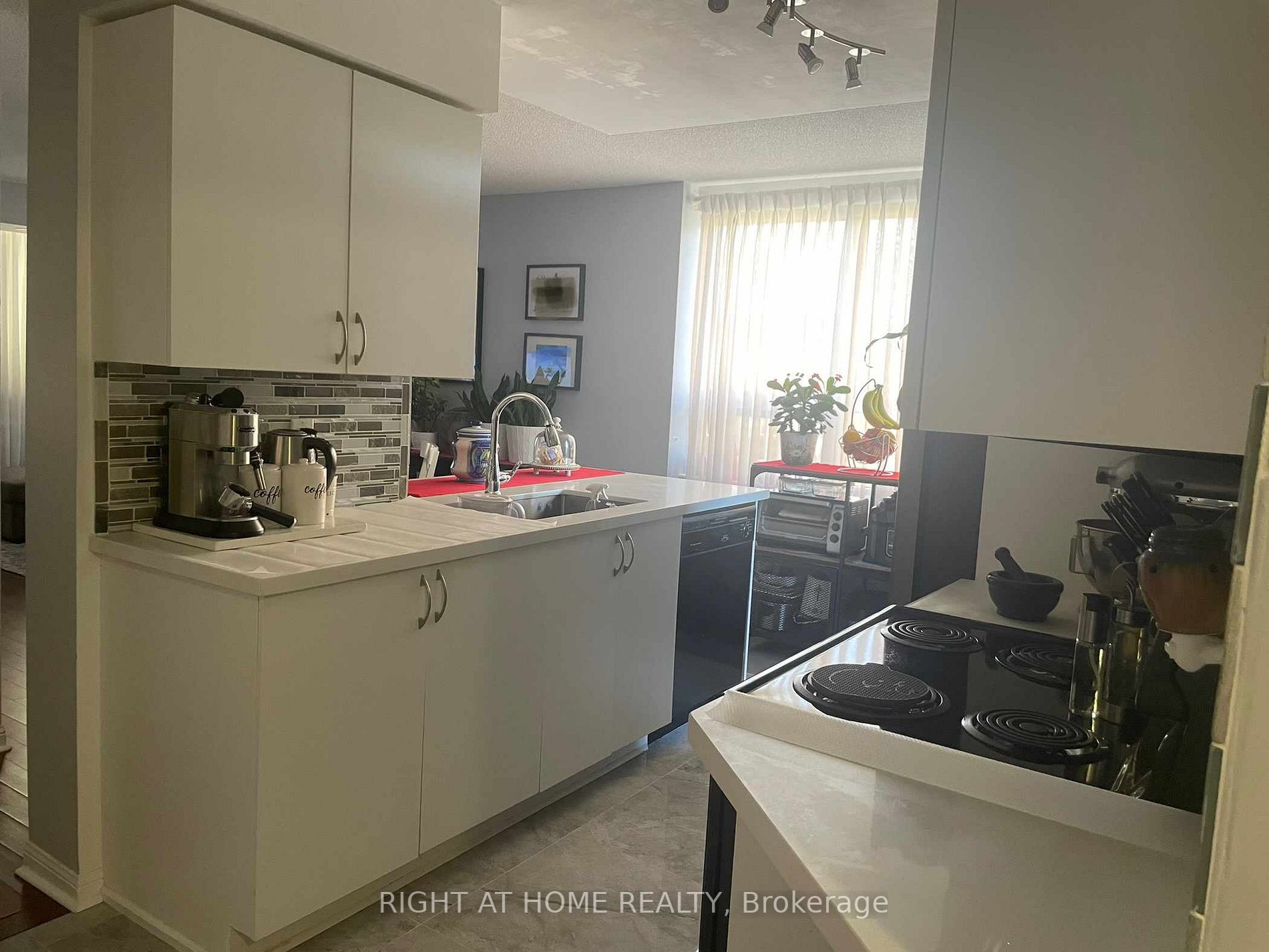 4 Elsinore Path, #203