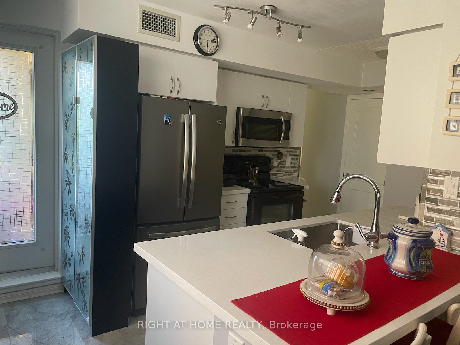 4 Elsinore Path, #203