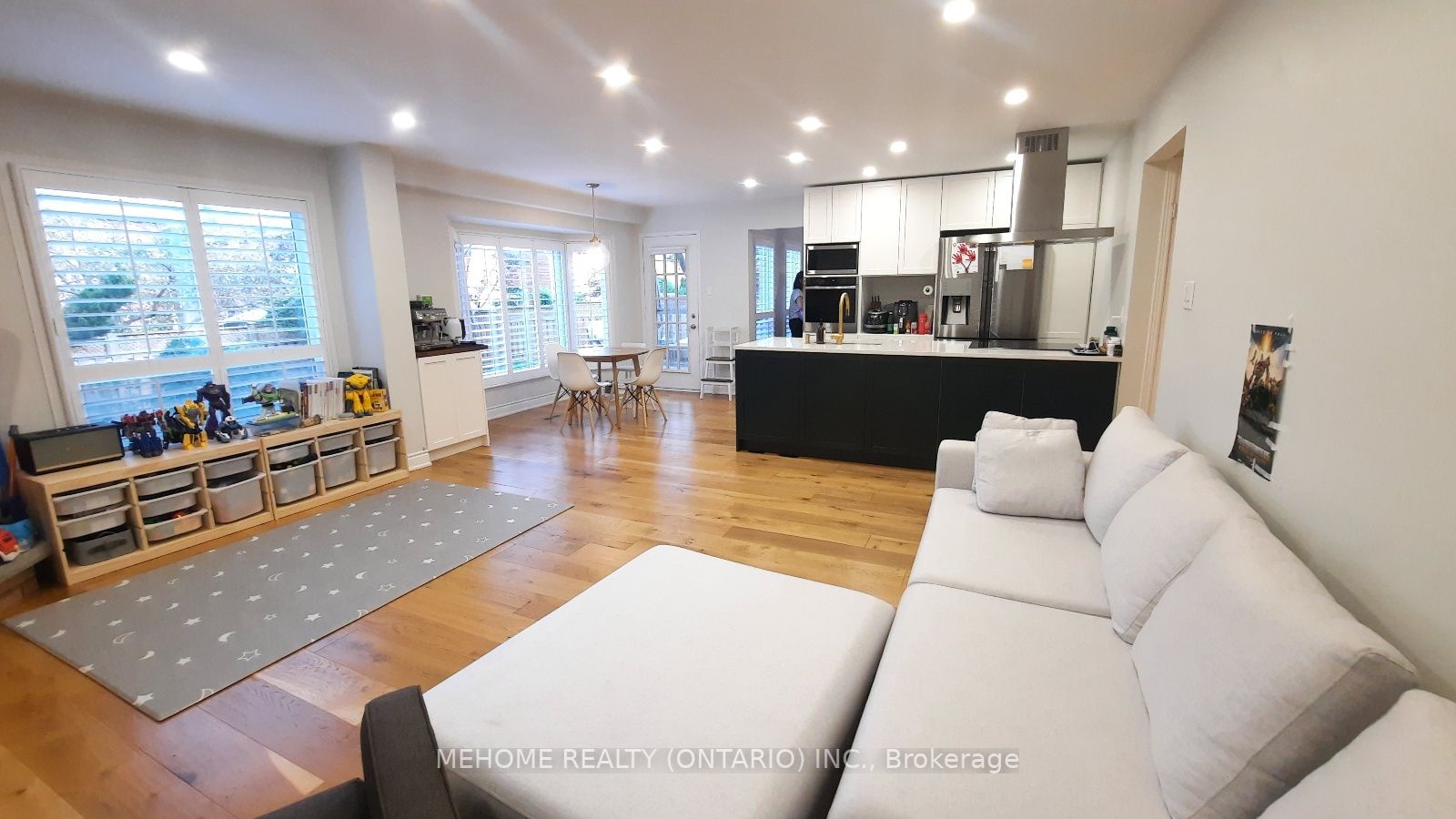 1120 Goodson Crescent
