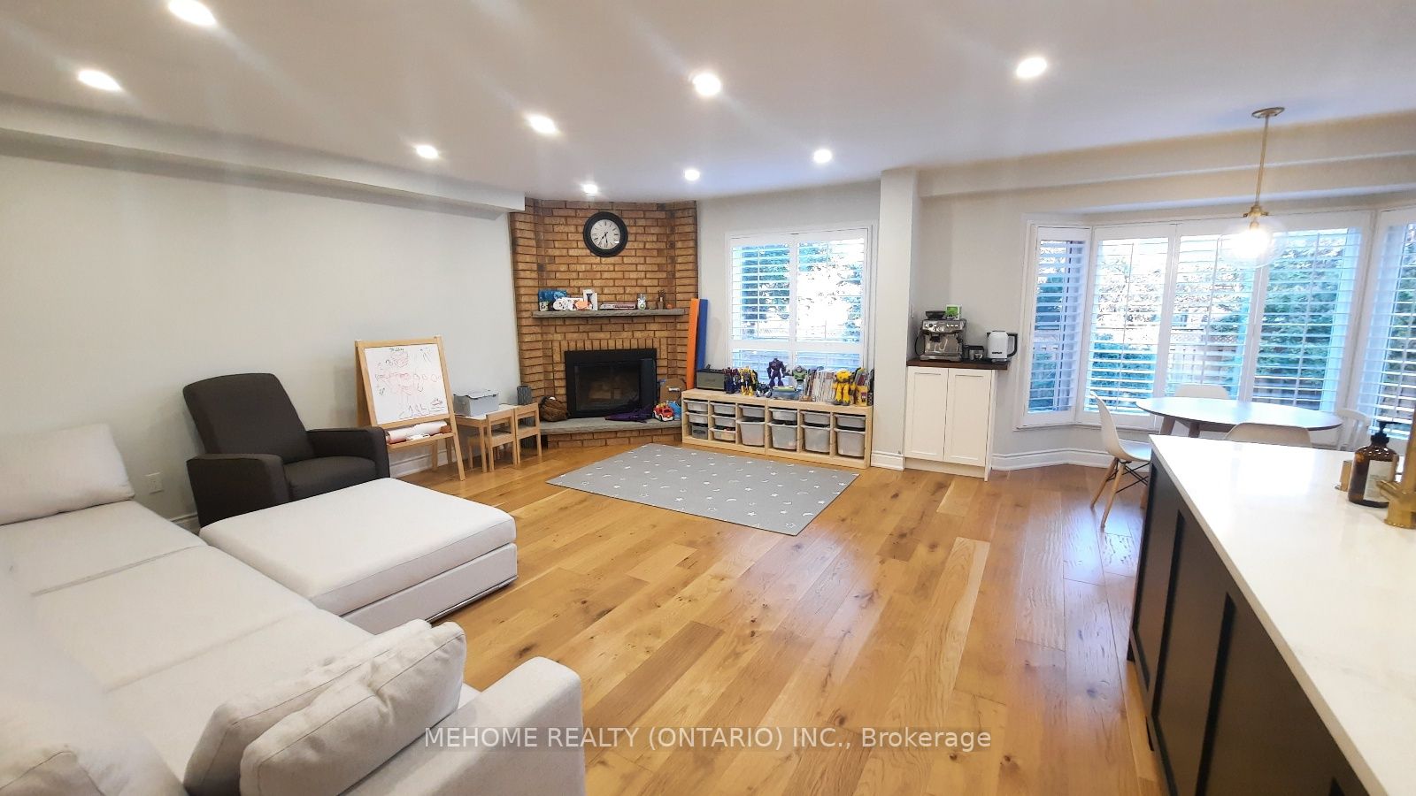 1120 Goodson Crescent