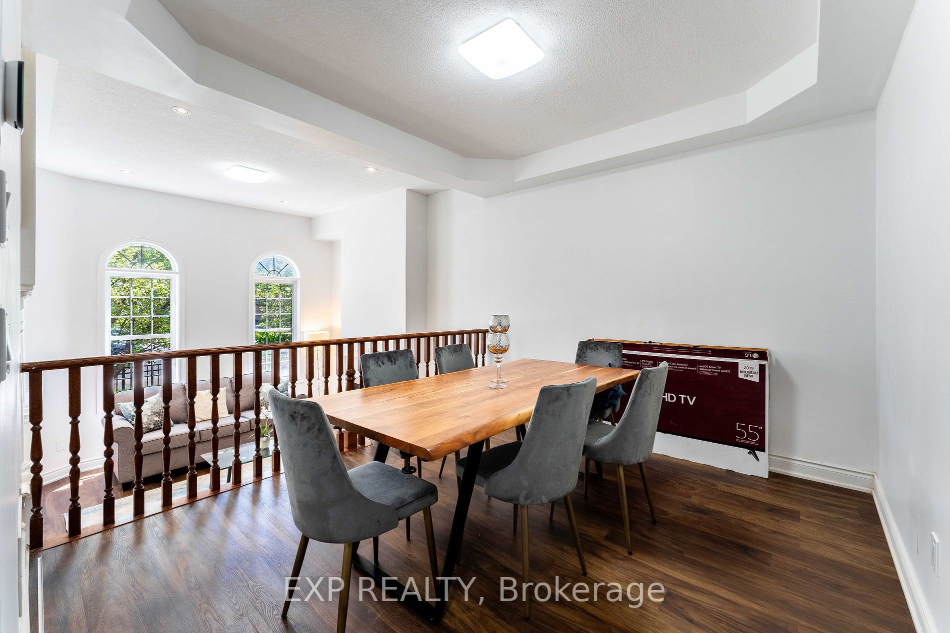 3533 Eglinton Ave W