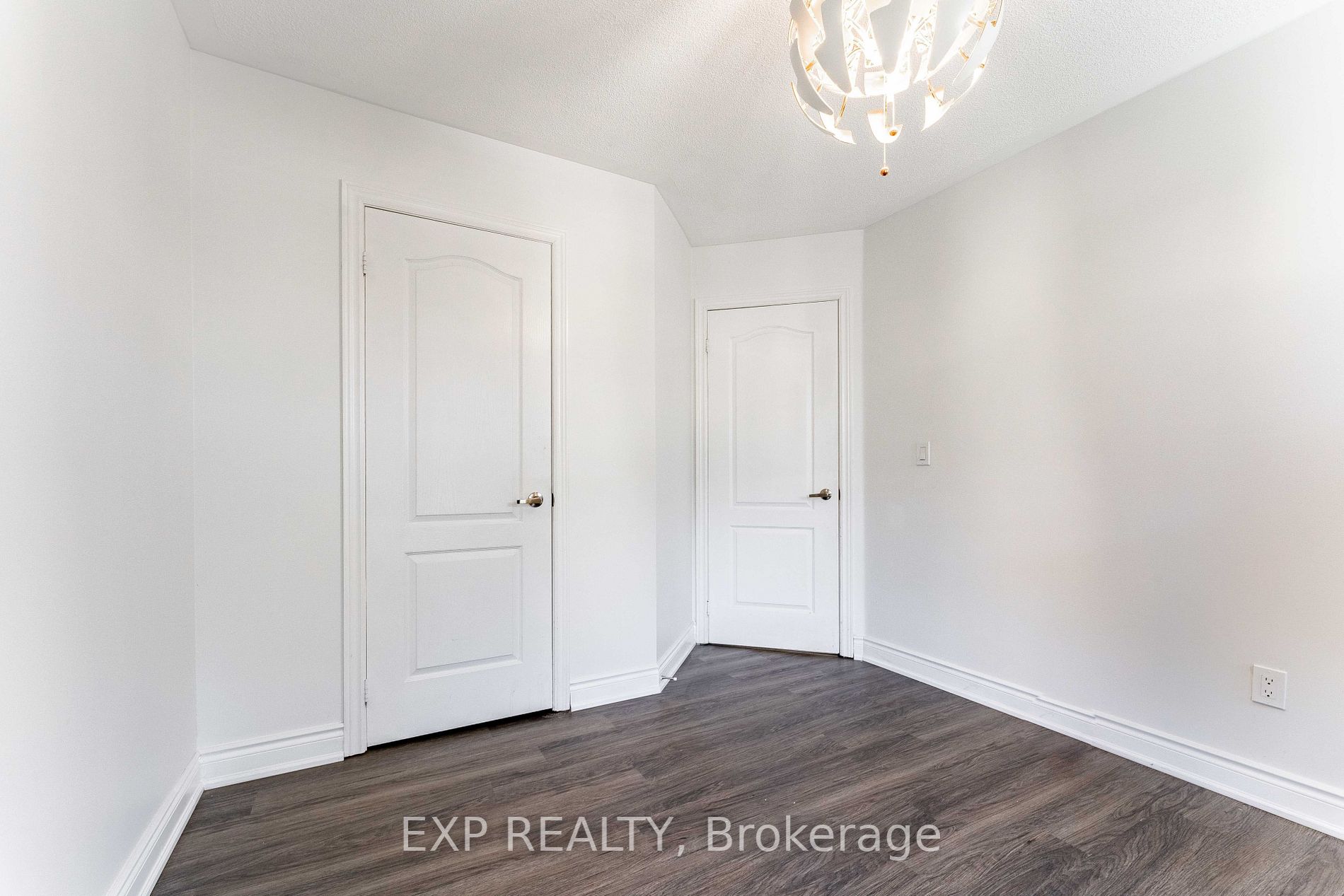 3533 Eglinton Ave W