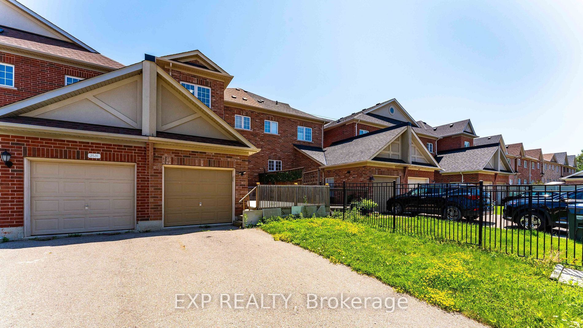 3533 Eglinton Ave W