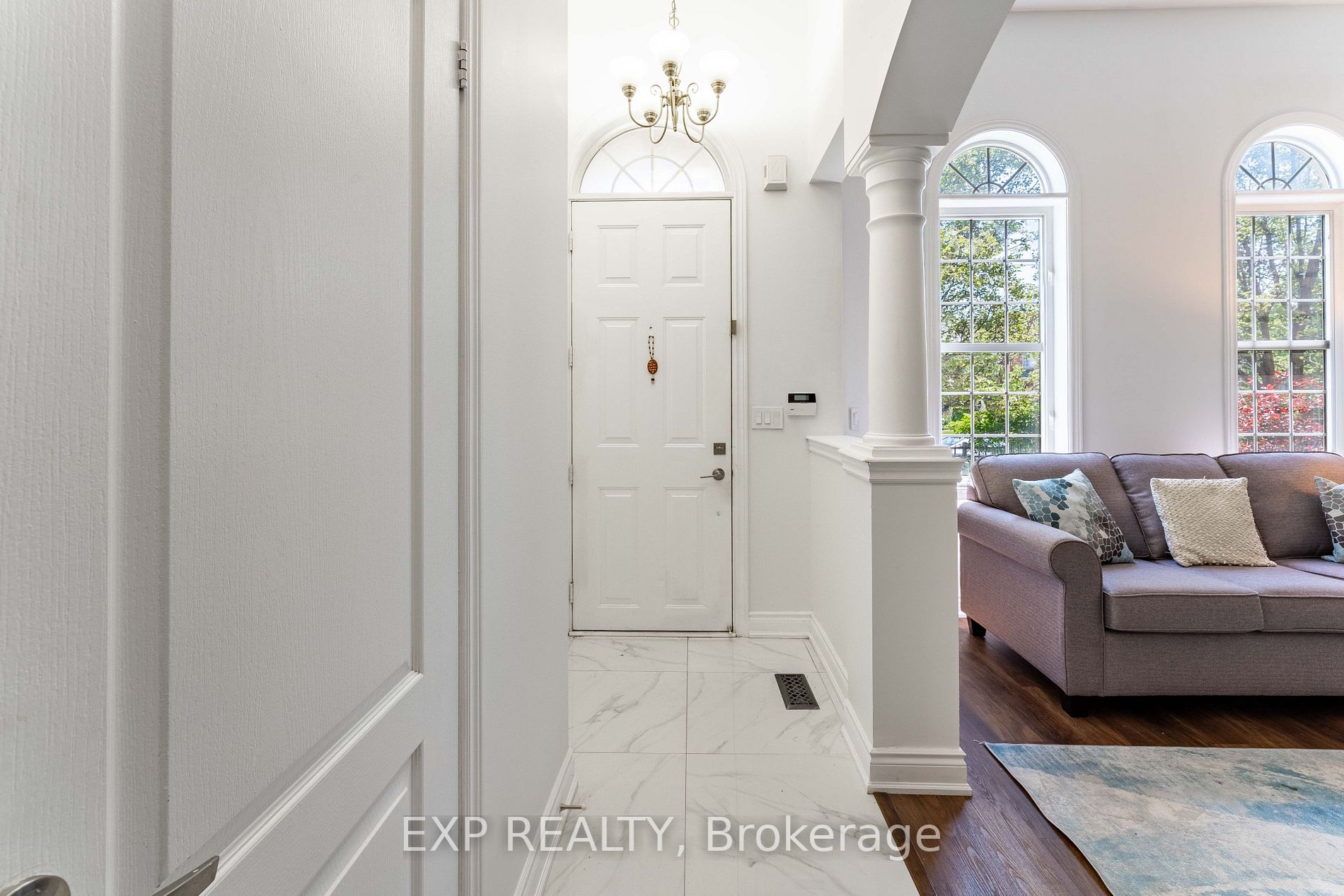 3533 Eglinton Ave W