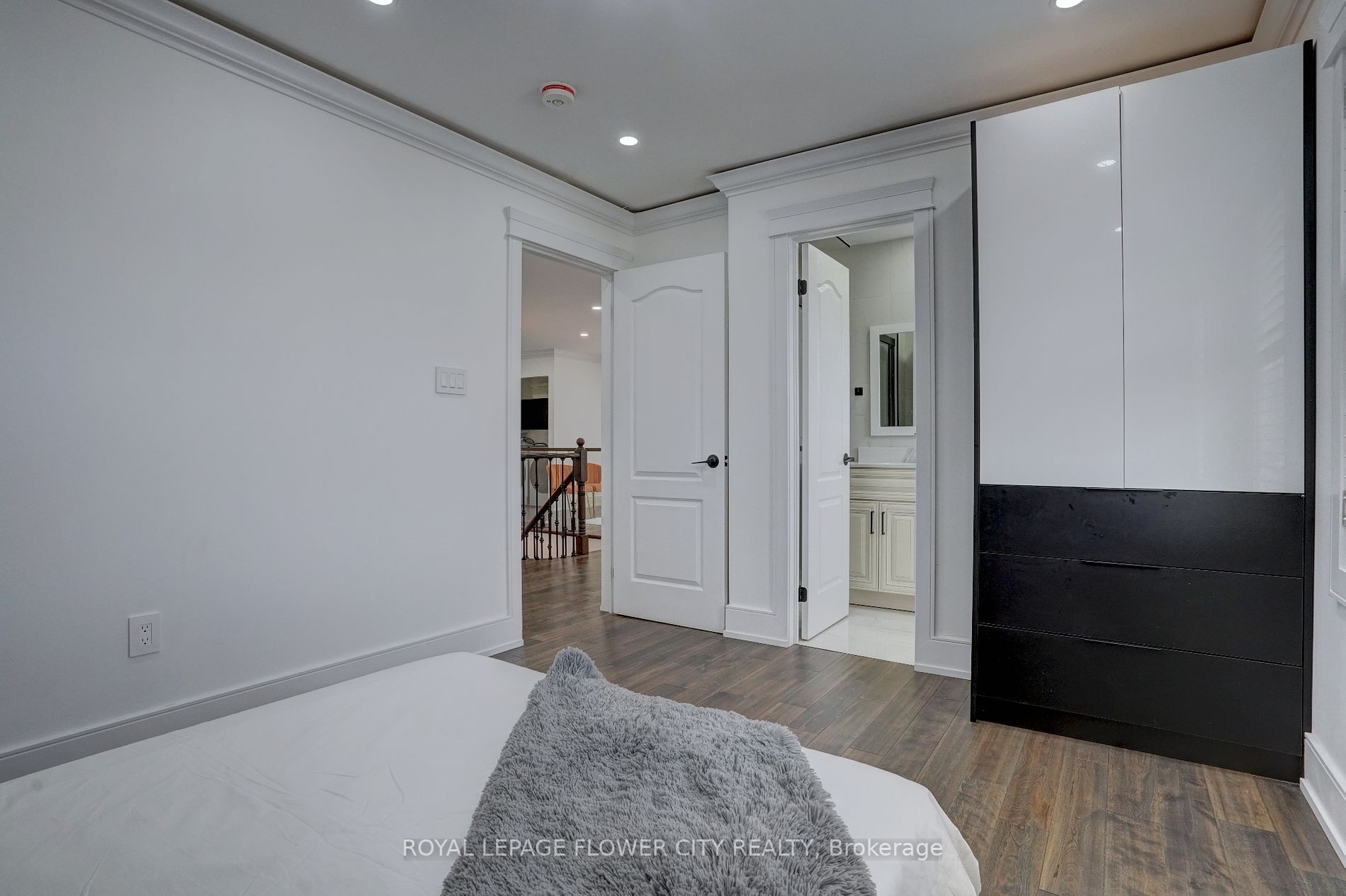 6 Sorbonne Dr