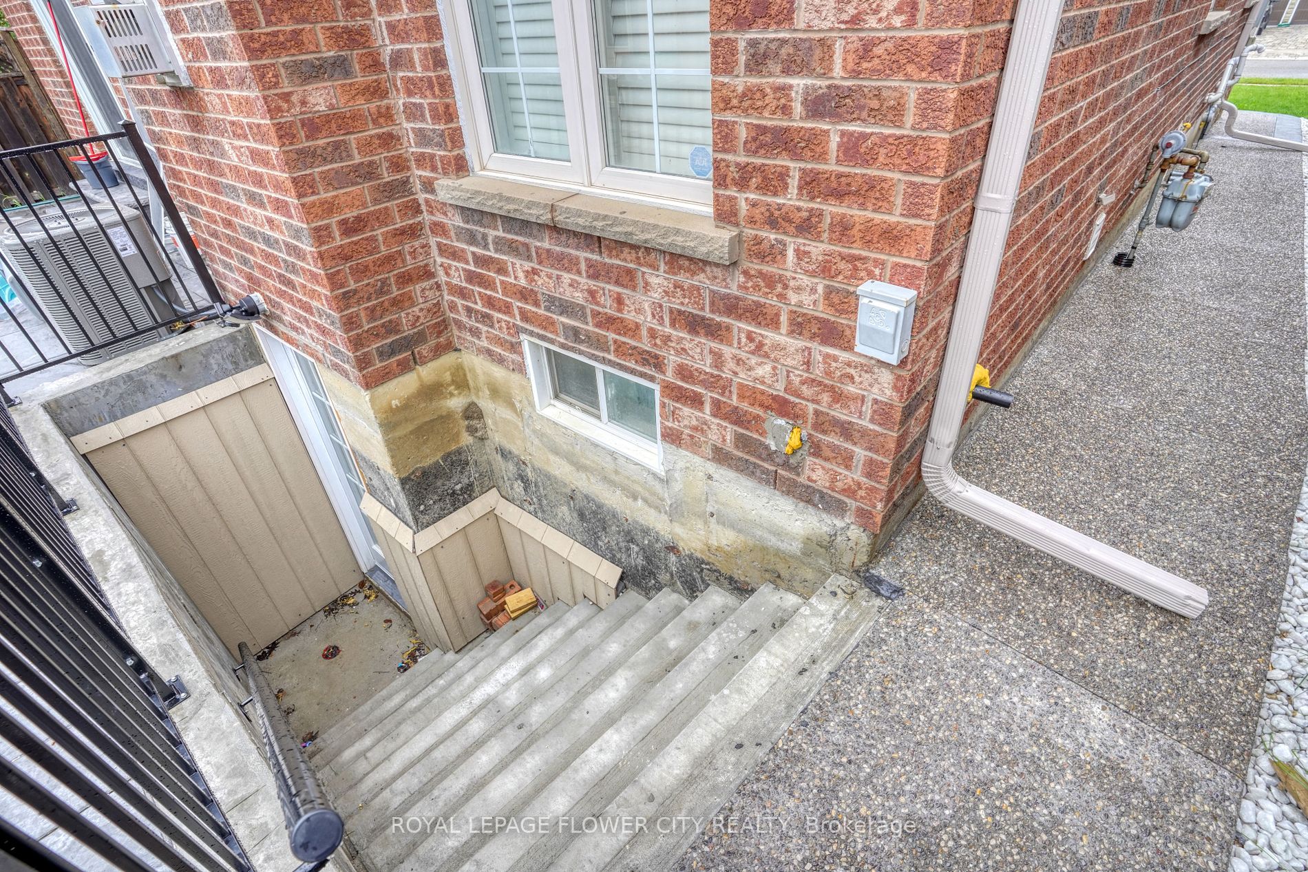 6 Sorbonne Dr
