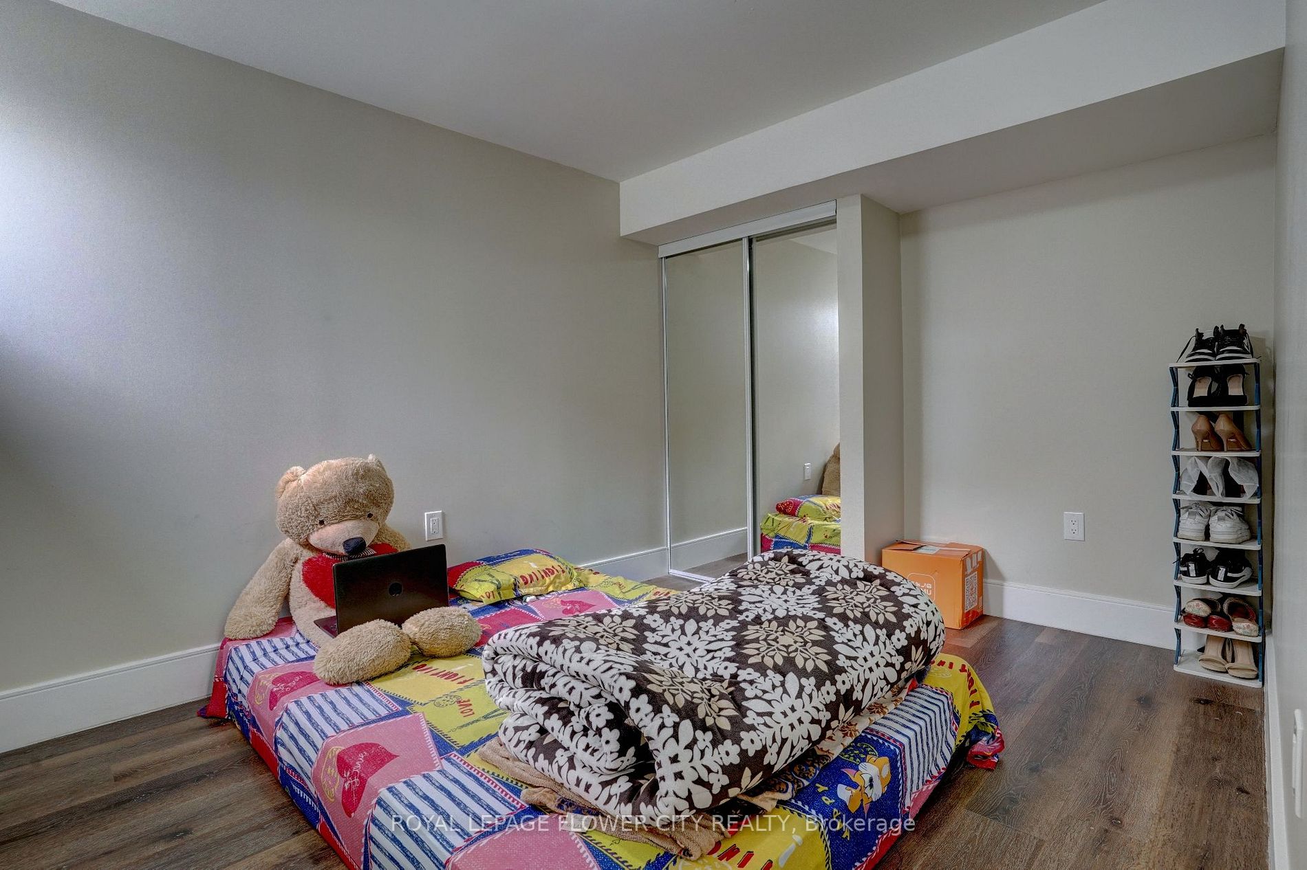 6 Sorbonne Dr