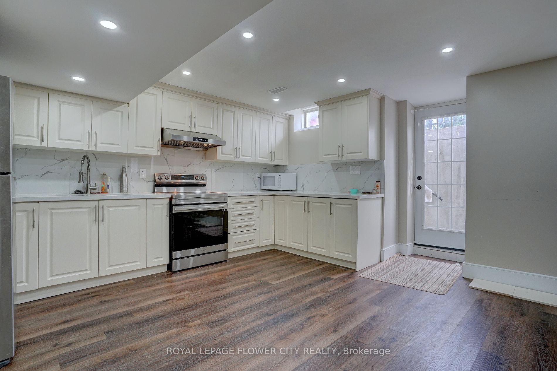 6 Sorbonne Dr