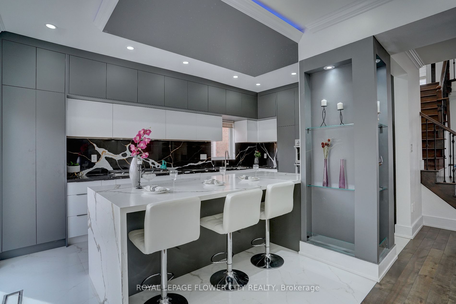 6 Sorbonne Dr