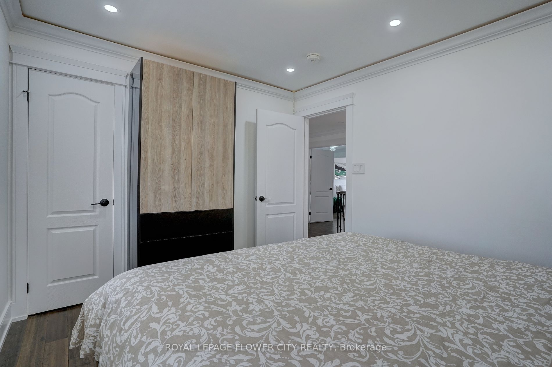6 Sorbonne Dr